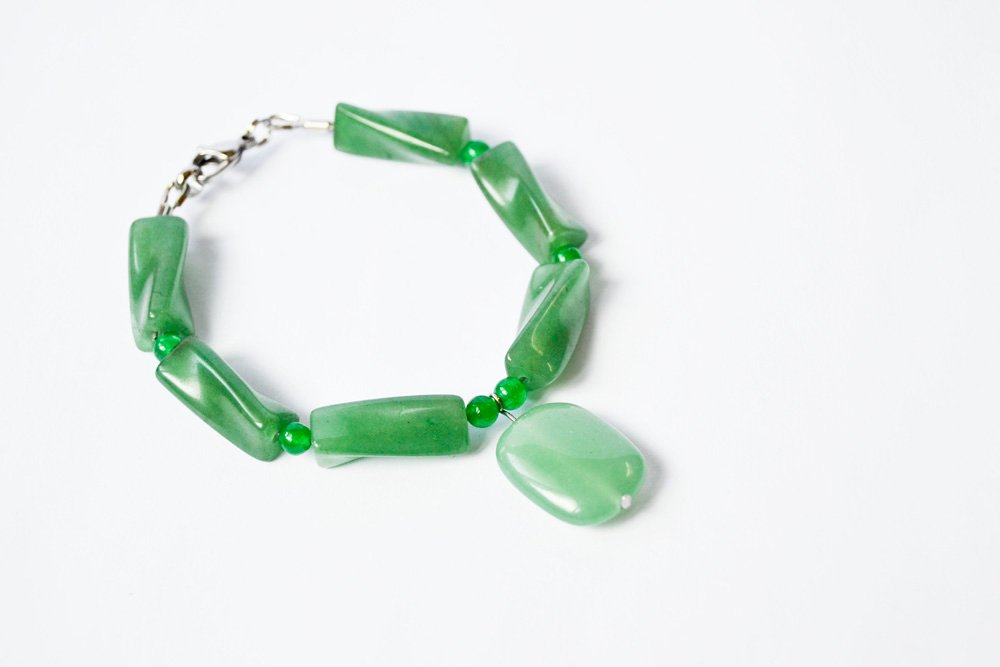 A bracelet of round green aventurine beads